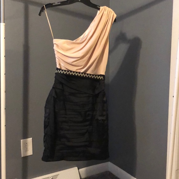 Express dress - Picture 2 of 5